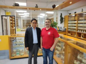 Dr. Reginaldo Filho realiza visita à Shenzhou University of TCM, em Amsterdam